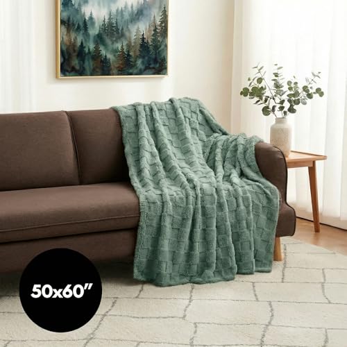 Americanflat 50x60 Jacquard Fleece Throw Blanket - Soft and Breathable Throw Blanket for Couch, Bed, Chair - Fleece Blankets Perfect for Home, Bedroom, or Outdoor Use - Checkered Design in Green - color: Green, size: 50x60, style: Checkered