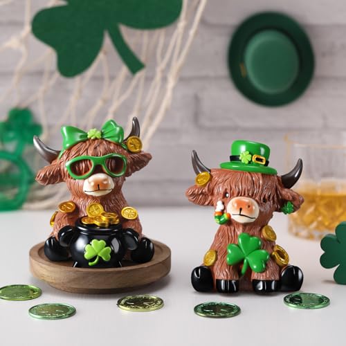 Karenhi 2 Pcs Highland Cow Figurines, Shamrock St Patricks Day Decor - style: Shamrocks