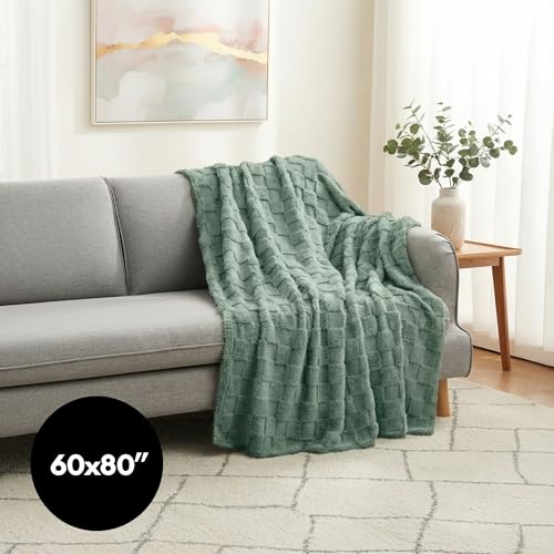 Americanflat 60x80 Jacquard Fleece Throw Blanket - Soft and Breathable Throw Blanket for Couch, Bed, Chair - Fleece Blankets Perfect for Home, Bedroom, or Outdoor Use - Checkered Design in Green - color: Green, size: 60x80, style: Checkered