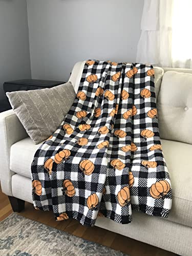 Fall Soft Fleece Throw Blanket, Black & White Gingham with Orange Pumpkins, - color: Plaid Pumpkins