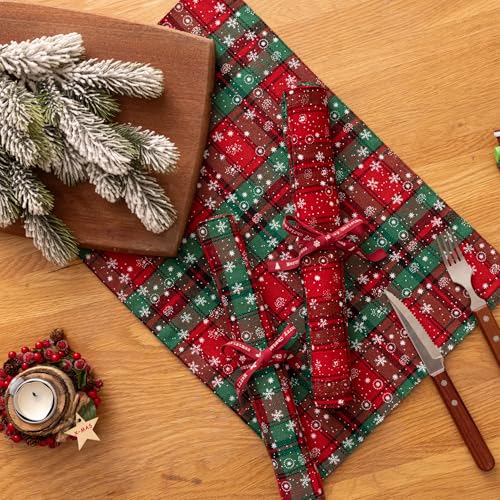 AQOTHES Christmas Plaid Placemats Set of 4 Fine Snowflake 12x18 Table Decor - color: Green Fine Plaid Snowflake