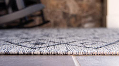 Unique Loom Outdoor Trellis Collection Area Rug - Tribal Trellis (3' 3" Round, Gray/ Black) - color: Gray/Black, size: 3'3" (Round)