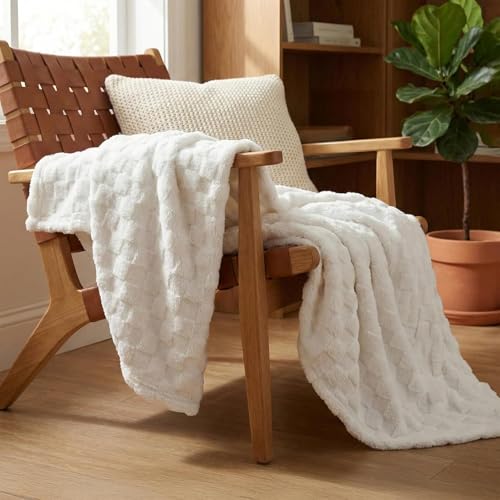 Americanflat 50x60 Jacquard Fleece Throw Blanket - Soft and Breathable Throw Blanket for Couch, Bed, Chair - Fleece Blankets Perfect for Home, Bedroom, or Outdoor Use - Checkered Design in Cream - color: Cream, size: 50x60, style: Checkered