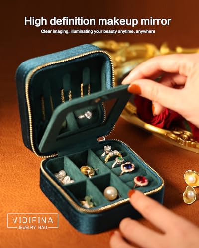 Travel Jewelry Box, Small Velvet Jewelry Organizer for Women - color: Green