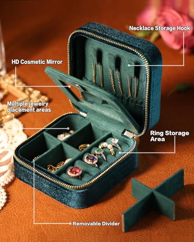 Travel Jewelry Box, Small Velvet Jewelry Organizer for Women - color: Green