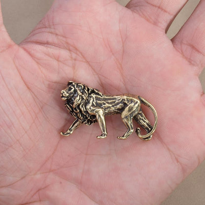 2Pcs Brass Lion Statue Decor, Retro Mini Copper Lion Statue Home Decoration for Living Room and Desk, Outdoor Pond Garden Lawn Decor Landscaping, Landscape Animal Statue