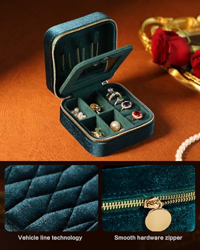 Travel Jewelry Box, Small Velvet Jewelry Organizer for Women - color: Green