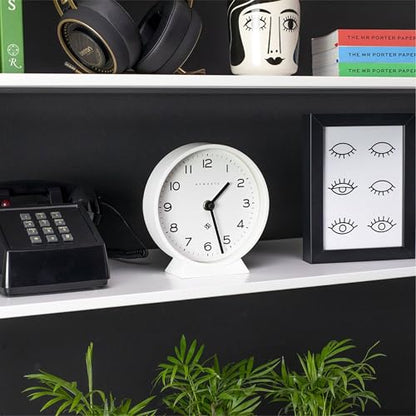 NEWGATE® M Mantel 에코 책상 시계 | 모던 라운드 디자인 | 화이트 - color: 화이트.