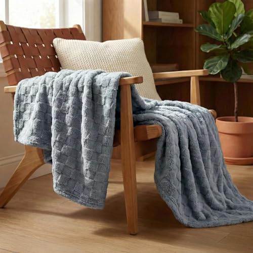 Americanflat 60x80 Jacquard Fleece Throw Blanket - Soft and Breathable Throw Blanket for Couch, Bed, Chair - Fleece Blankets Perfect for Home, Bedroom, or Outdoor Use - Checkered Design in Gray - color: Gray, size: 60x80, style: Checkered